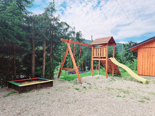 CHALUPA S INFRASAUNOU U LYŽAŘSKÉHO AREÁLU KOUTY NAD DESNOU