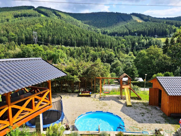 CHALUPA S INFRASAUNOU U LYŽAŘSKÉHO AREÁLU KOUTY NAD DESNOU