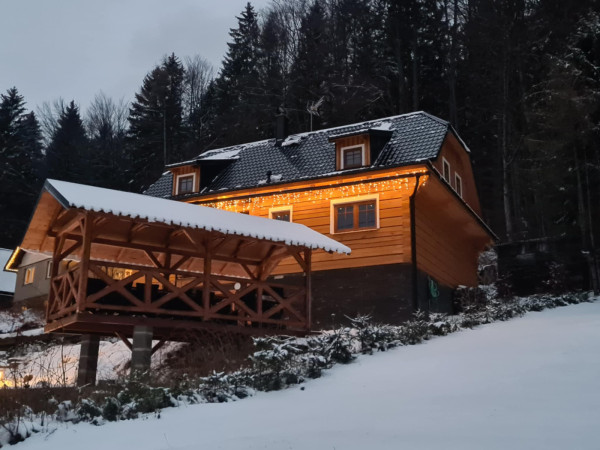 CHALUPA S INFRASAUNOU U LYŽAŘSKÉHO AREÁLU KOUTY NAD DESNOU