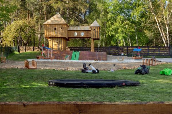 DĚTSKÝ SEN NA CHALUPĚ U LESA