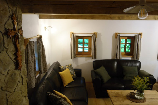 CHALUPA S POTOKEM V JIZERSKÝCH HORÁCH