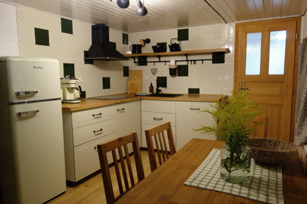 CHALUPA S POTOKEM V JIZERSKÝCH HORÁCH