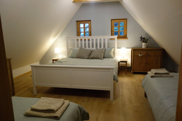 CHALUPA S POTOKEM V JIZERSKÝCH HORÁCH