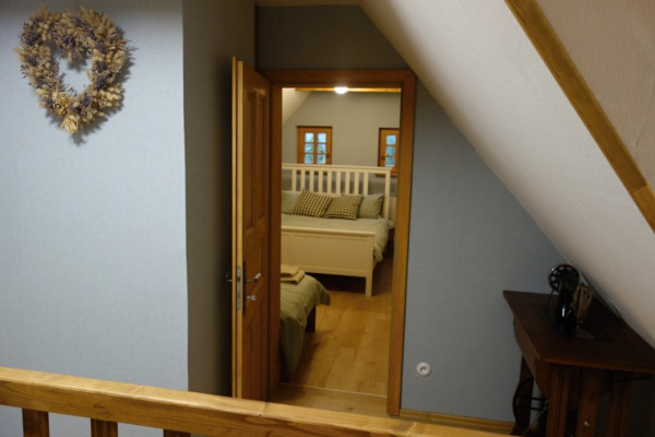 CHALUPA S POTOKEM V JIZERSKÝCH HORÁCH