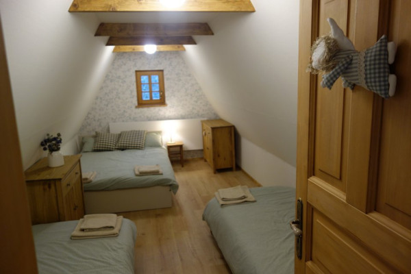 CHALUPA S POTOKEM V JIZERSKÝCH HORÁCH