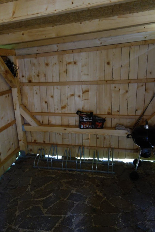 CHALUPA S POTOKEM V JIZERSKÝCH HORÁCH