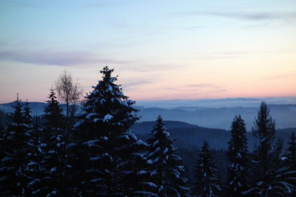 CHALUPA S POTOKEM V JIZERSKÝCH HORÁCH