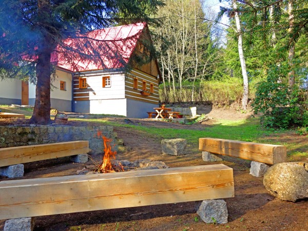 CHALUPA S POTOKEM V JIZERSKÝCH HORÁCH