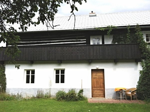ROUBENÁ CHALUPA S PAVLAČÍ KOKOŘÍN