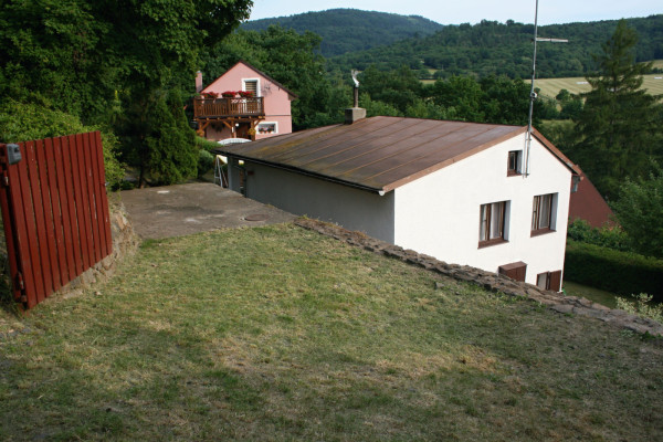LETNÍ CHALUPA U ŘEKY OHŘE