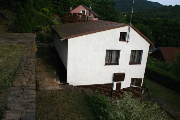 LETNÍ CHALUPA U ŘEKY OHŘE