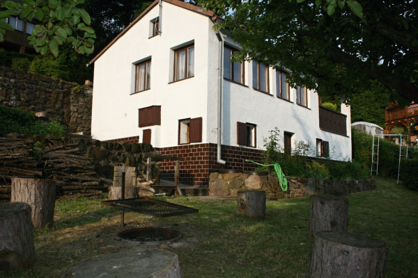 LETNÍ CHALUPA U ŘEKY OHŘE