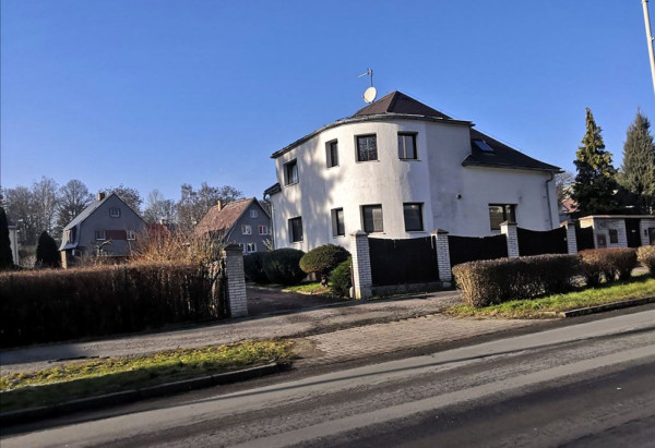 UBYTOVÁNÍ S VELKÝM BAZÉNEM