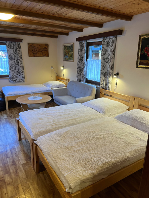 CHALUPA K PRONÁJMU S BAZÉNEM V ČESKÉM RÁJI