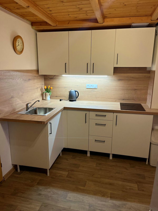 CHALUPA K PRONÁJMU S BAZÉNEM V ČESKÉM RÁJI