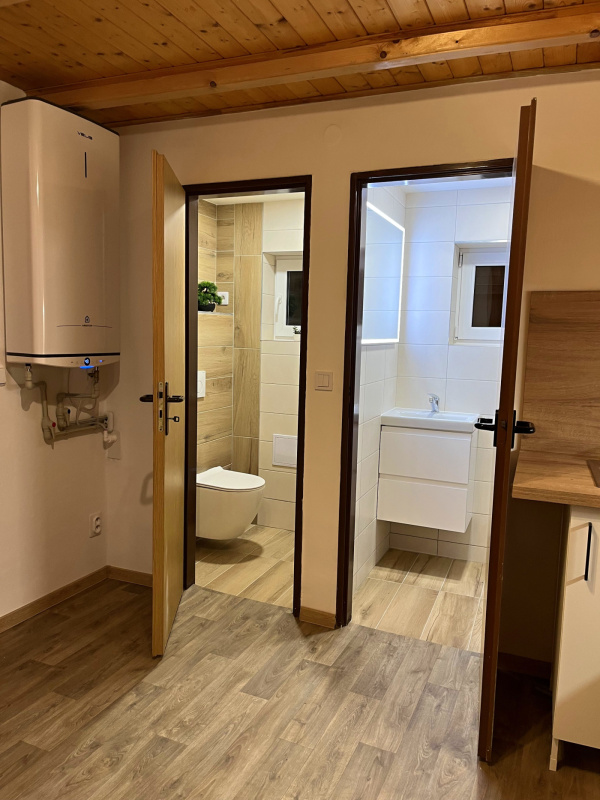 CHALUPA K PRONÁJMU S BAZÉNEM V ČESKÉM RÁJI