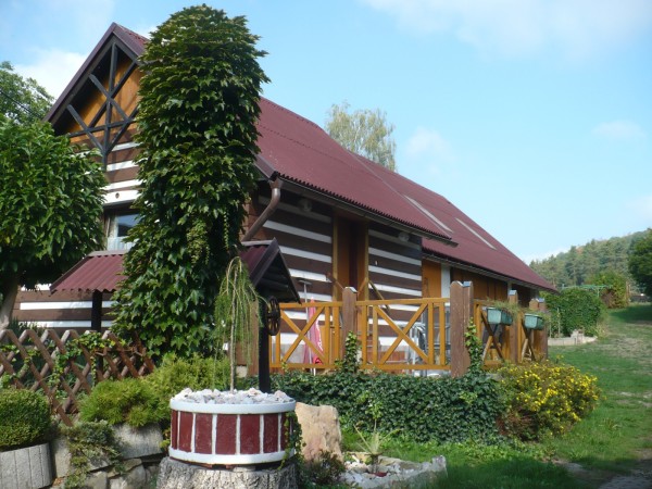 CHALUPA K PRONÁJMU S BAZÉNEM V ČESKÉM RÁJI