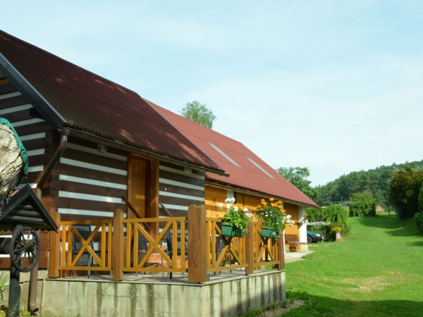 CHALUPA K PRONÁJMU S BAZÉNEM V ČESKÉM RÁJI