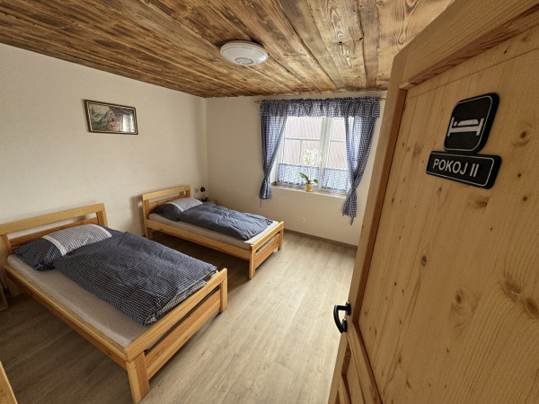 CHALUPA NA VYSOČINĚ S PERGOLOU A SUDOVOU SAUNOU