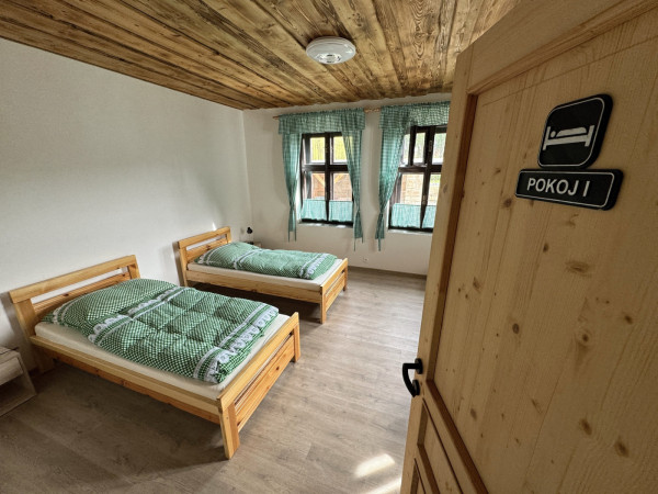 CHALUPA NA VYSOČINĚ S PERGOLOU A SUDOVOU SAUNOU