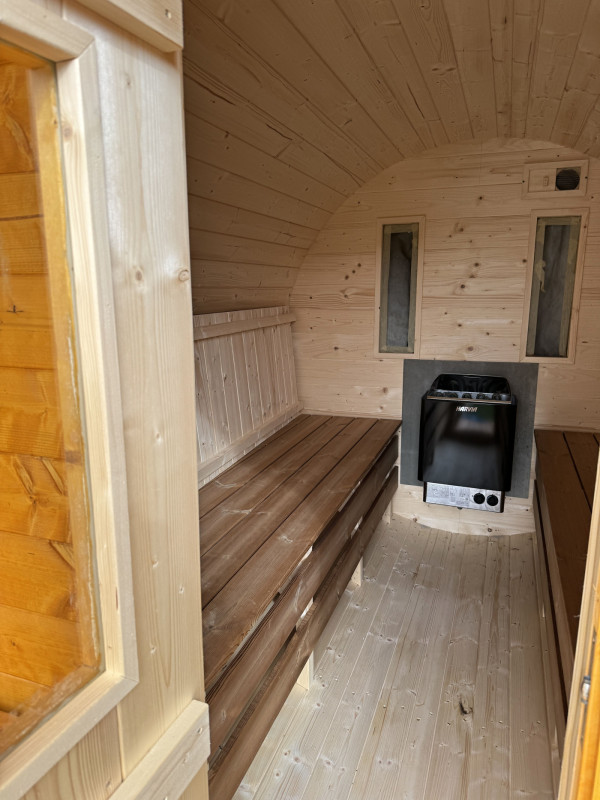 CHALUPA NA VYSOČINĚ S PERGOLOU A SUDOVOU SAUNOU