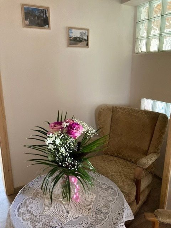 CHALUPA NA VYSOČINĚ S PERGOLOU A SUDOVOU SAUNOU