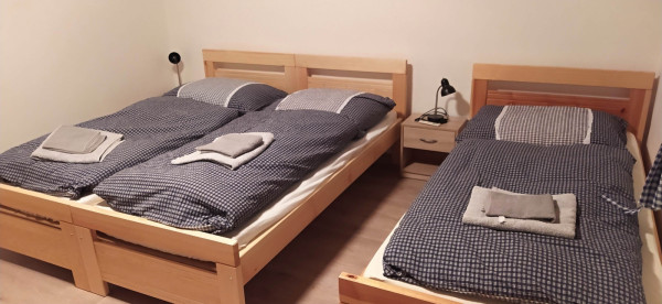 CHALUPA NA VYSOČINĚ S PERGOLOU A SUDOVOU SAUNOU