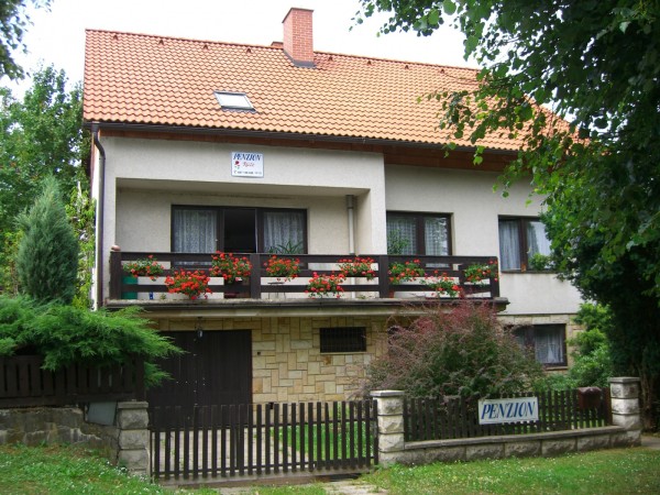 UBYTOVÁNÍ S BAZÉNEM