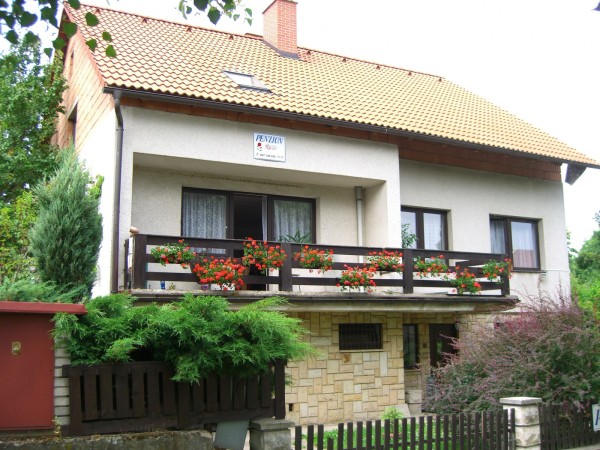 UBYTOVÁNÍ S BAZÉNEM