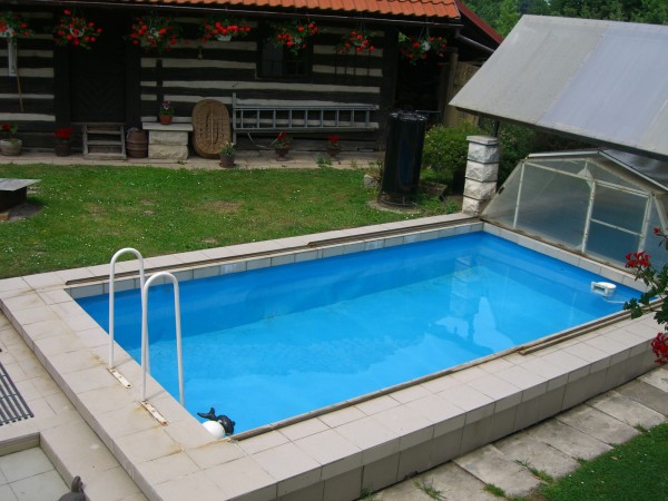 UBYTOVÁNÍ S BAZÉNEM