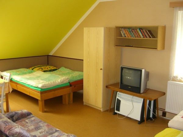 UBYTOVÁNÍ S BAZÉNEM