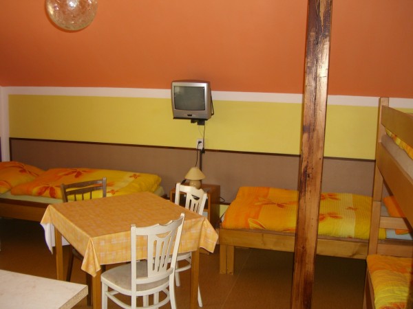 UBYTOVÁNÍ S BAZÉNEM