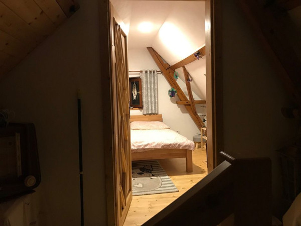CHALUPA S VELKÝM ZAPUŠTĚNÝM BAZÉNEM