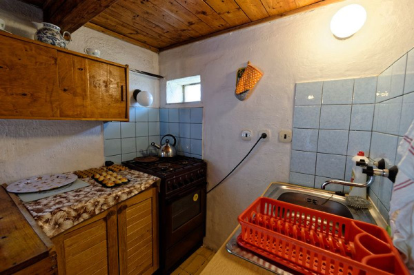 LEVNÁ CHATA S BAZÉNEM U KOUPALIŠTĚ