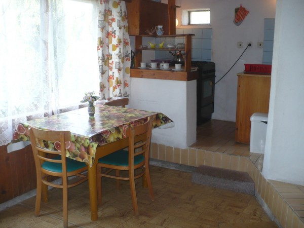 LEVNÁ CHATA S BAZÉNEM U KOUPALIŠTĚ