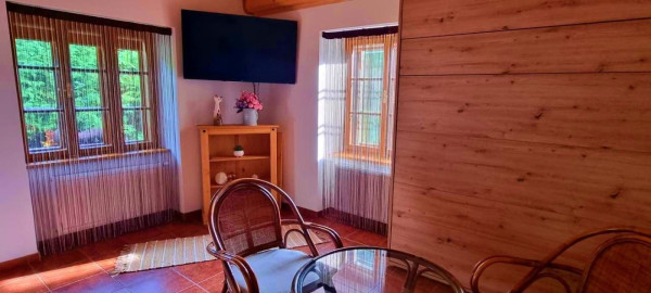LUXUSNÍ CHALUPA  S BAZÉNEM A VÍŘIVKOU NA HORÁCH