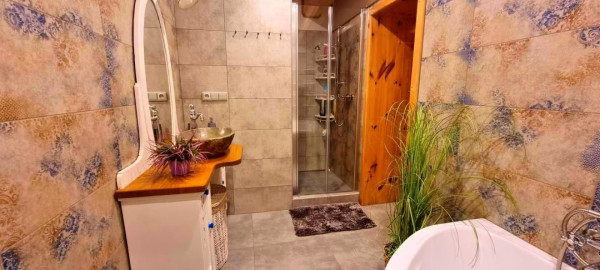 LUXUSNÍ CHALUPA  S BAZÉNEM A VÍŘIVKOU NA HORÁCH
