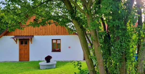 LUXUSNÍ CHALUPA  S BAZÉNEM A VÍŘIVKOU NA HORÁCH