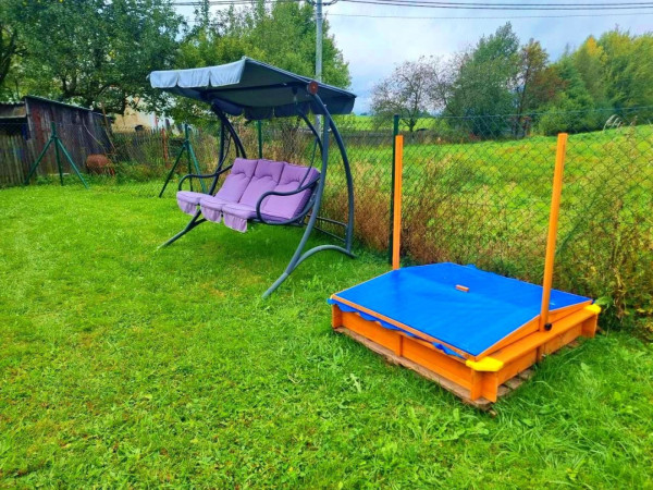 LUXUSNÍ CHALUPA  S BAZÉNEM A VÍŘIVKOU NA HORÁCH