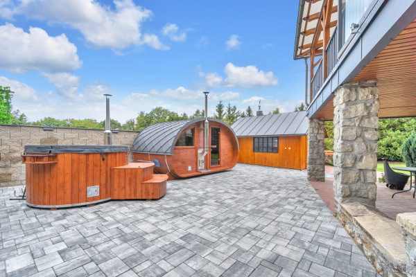 Chalupa ROMANTICKÁ CHALUPA S FINSKOU SAUNOU A VÍŘIVÝM HORKÝM SUDEM