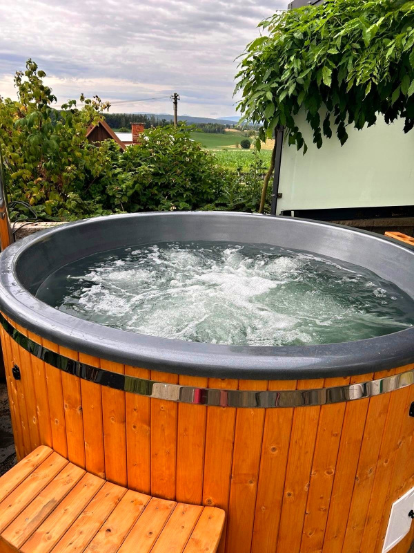 NOVÉ WELLNESS UBYTOVÁNÍ  U JIČÍNA