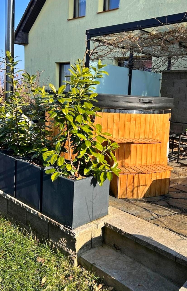 NOVÉ WELLNESS UBYTOVÁNÍ  U JIČÍNA