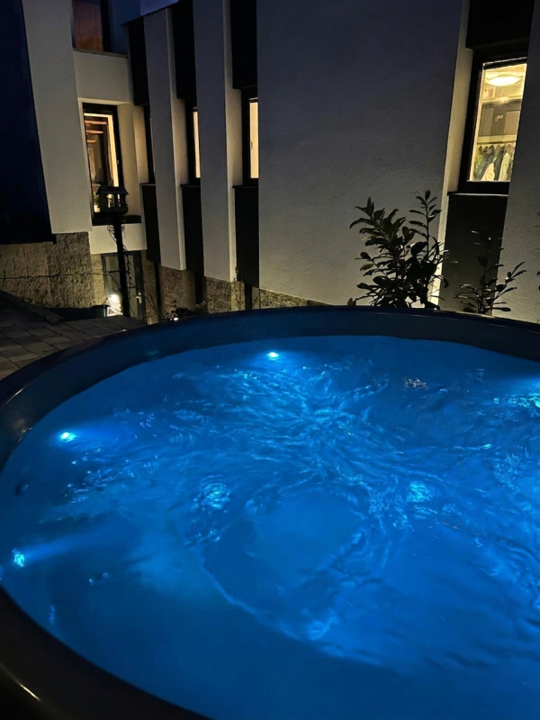 NOVÉ WELLNESS UBYTOVÁNÍ  U JIČÍNA