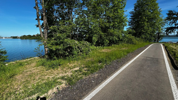 HLEDÁTE KLID U VODY? OBJEVTE KARAVANOVÁ STÁNÍ U ROZKOŠE
