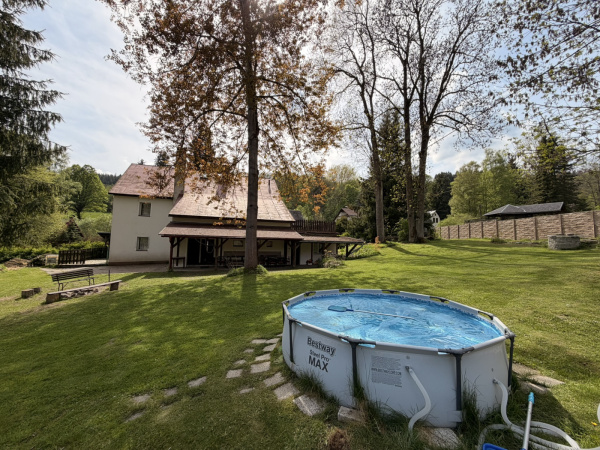 Prostorný horský dům s bazénem, saunou a hernou
