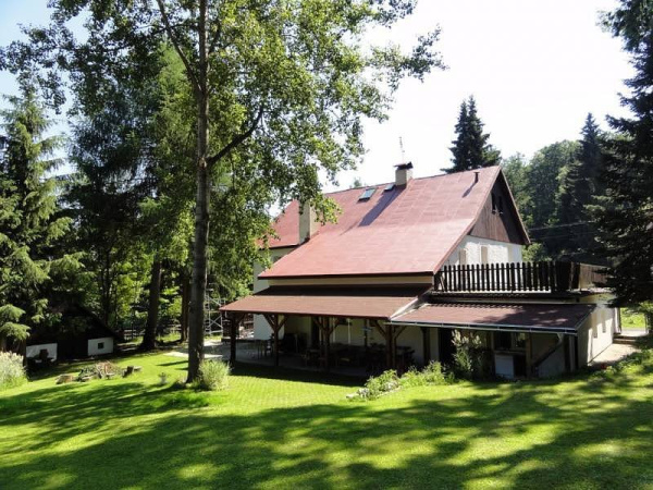 Prostorný horský dům s bazénem, saunou a hernou