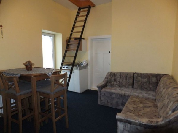 UBYTOVÁNÍ S BAZÉNEM