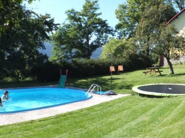 UBYTOVÁNÍ S BAZÉNEM