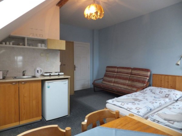 UBYTOVÁNÍ S BAZÉNEM