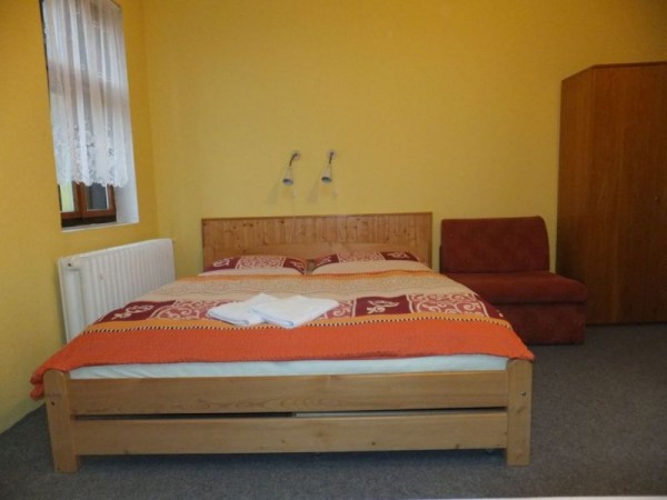 UBYTOVÁNÍ S BAZÉNEM